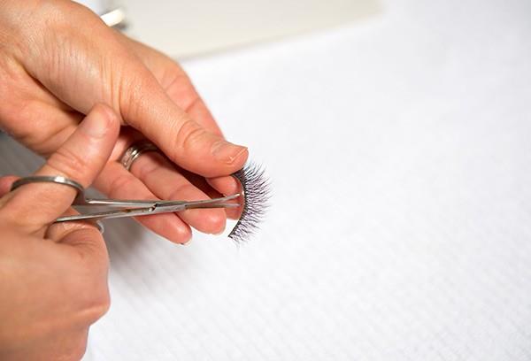 how to trim false lashes