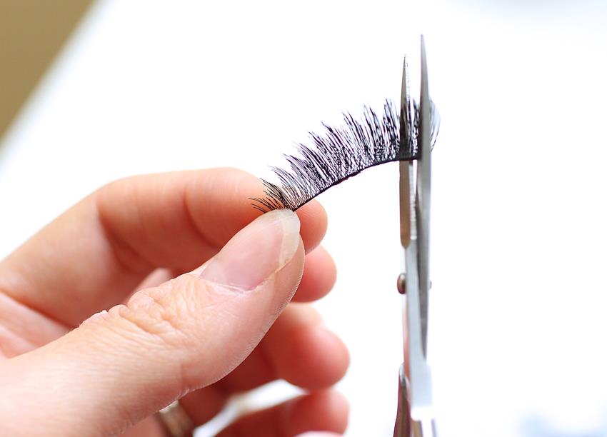 how to trim false lashes (2)
